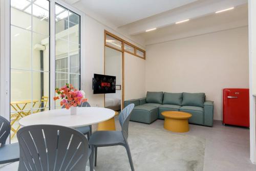 Gemmayzeh Apartment | Tulip 2BR Apartment in Gemayze