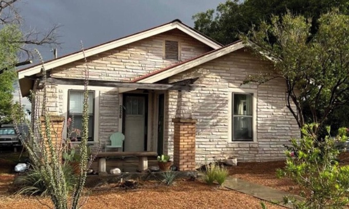 Marfa House | Tumble West Marfa - Charming & Comfortable 2-Bed, 2-Bath