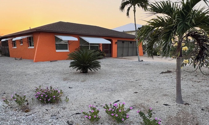 Saint James City House | Turn Key Island Getaway. Pine Island breeze. Dock/Lift. 3/2nBoat,Fish,Golf,Relax