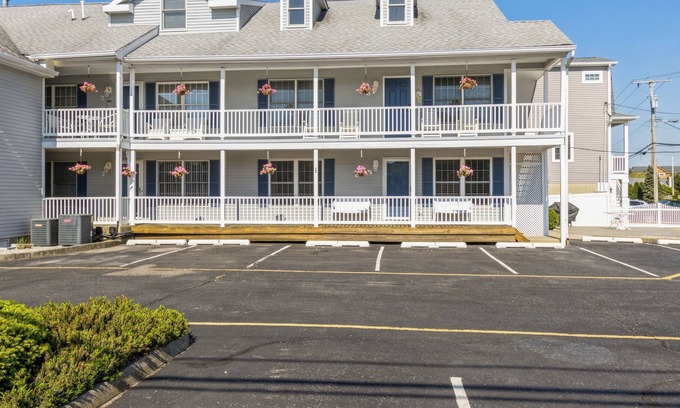 Normandy Beach Condo | TURTLE COVE AT RUNAWAY BAY! FULLY RENOVATED 2 BED 1.5 CONDO 1 BLOCK FROM BEACH!