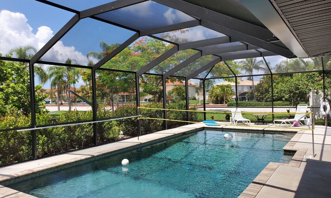 Yacht Club House | Twin House shared Volleyball pool 3 King bedrooms, 2 sofa sleepes 8
