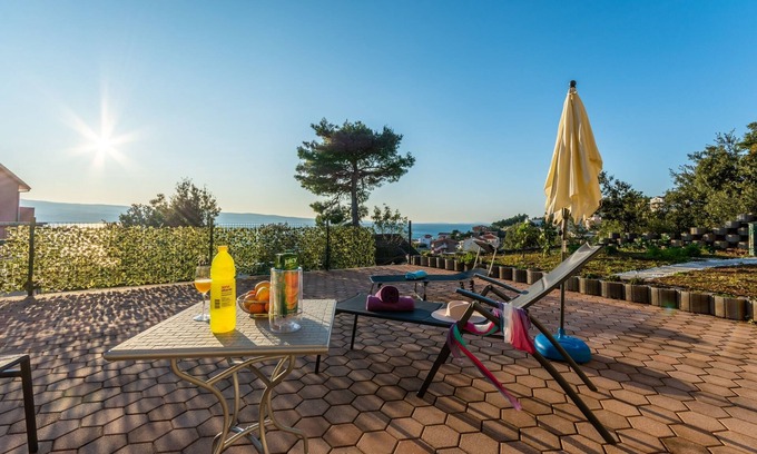 Stanici Apartment | Two bedroom apartment with terrace and sea view Stanići, Omiš (A-18676-a)