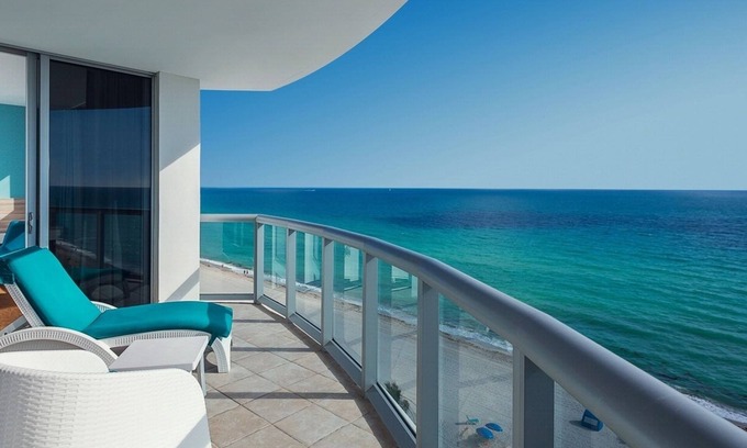 Sunny Isles Beach Resort | Two Bedroom Oceanfront Apartment