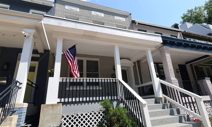 Gallaudet Bed & Breakfast | Two DC Places Sleep 21 guests