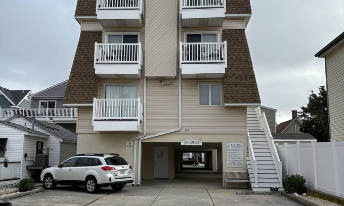 Townsend's Inlet Condo | TWO-STORY TOWNHOUSE WITH BAY AND SUNSET VIEWS!