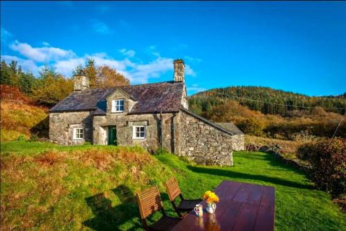 Ganllwyd House | Tyn Y Simdde - Secluded Mountain Stay - Stunning Views of Eryri