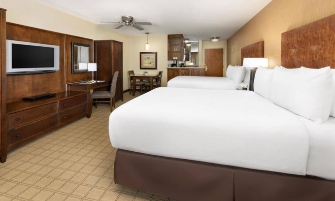 Crested Butte Hotel | Ultimate Alpine Comfort: Suite w/Kitchenette & Proximity to Ski Lifts