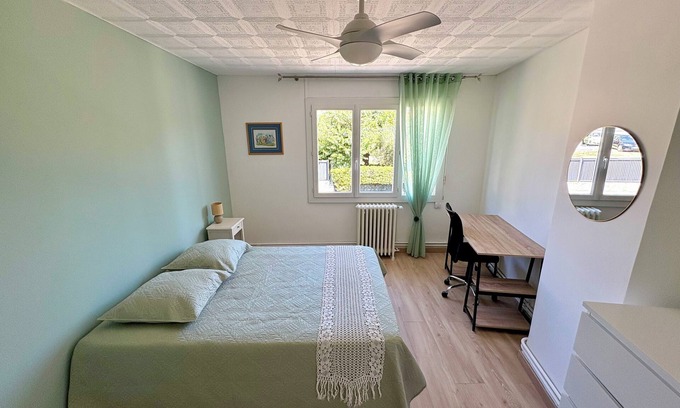 14th Arrondissement House | Un air de Marseille, haut de villa, Avec une terrasse et jardin