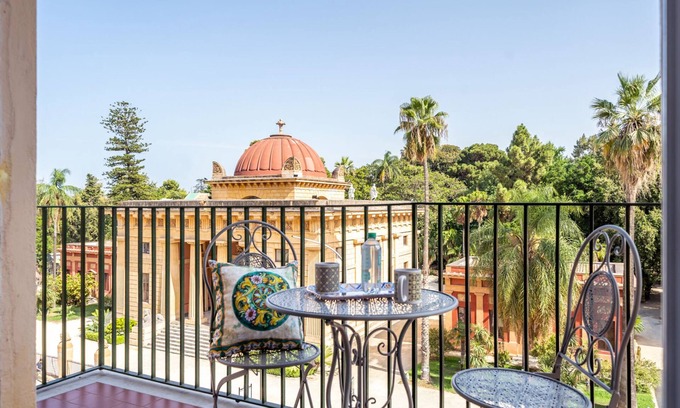 Corso dei Mille - Sant'Erasmo House | Un Balcone Sull'Orto Botanico By Wonderful Italy