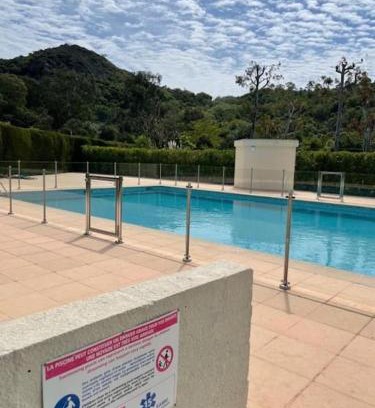 Mandelieu-La-Napoule Apartment | Un vrai nid douillet ! 2 Piscines - Jardin - 2 chambres