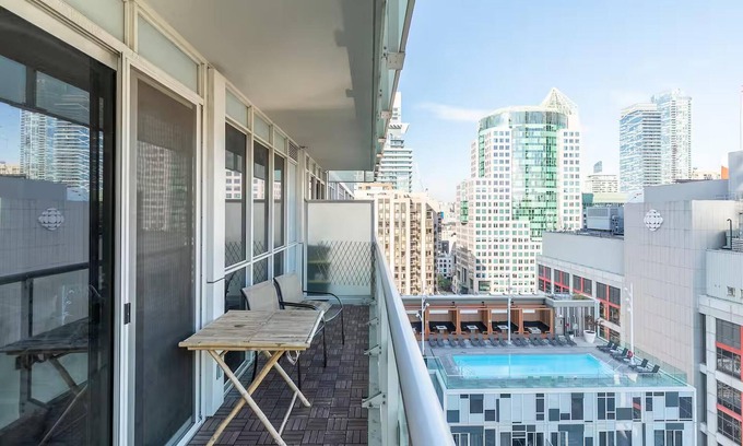 Toronto Entertainment District Apartment | Union and Front Suites