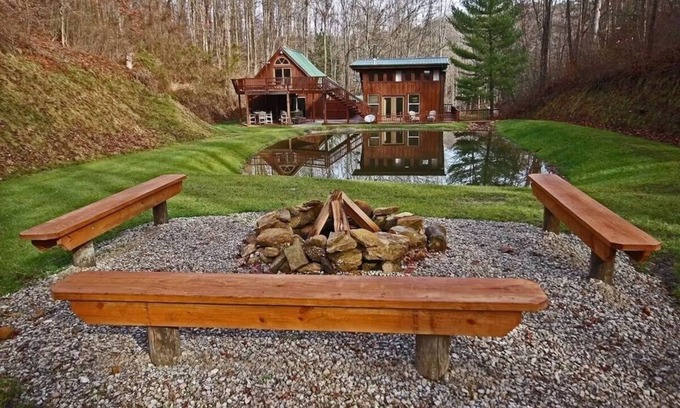 Rockbridge Cabin | Unique 2 Structure Cabin - Hot Tub-Pool Table-Foosball - Heart of Hocking Hills