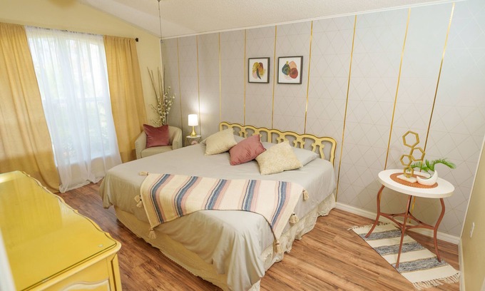 Interchange Square House | Unique, Clean, Stylish 3bd 2b- close to river, beaches, L3harris