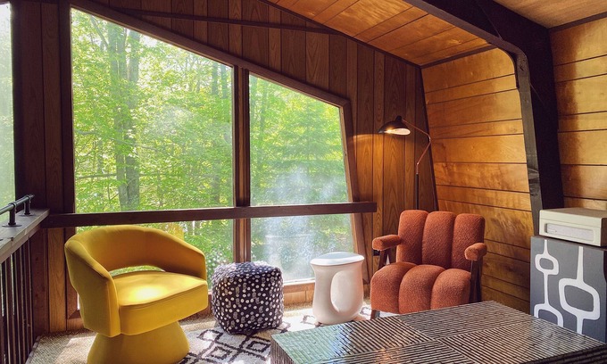 Hamlin Ski Chalet | Unique Insta-Worthy Poconos Chalet - Fireplace/Pool/Beach/Lake/Fire Pit