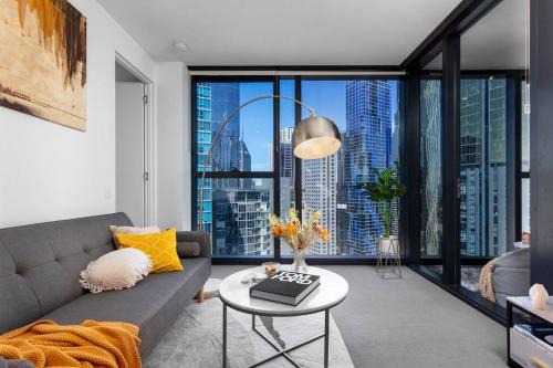 Carlton South Apartment | Unique & Spacious Retreat - Cozy Balcony City View