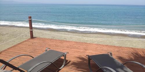Polis House | Uniquely located on the beach