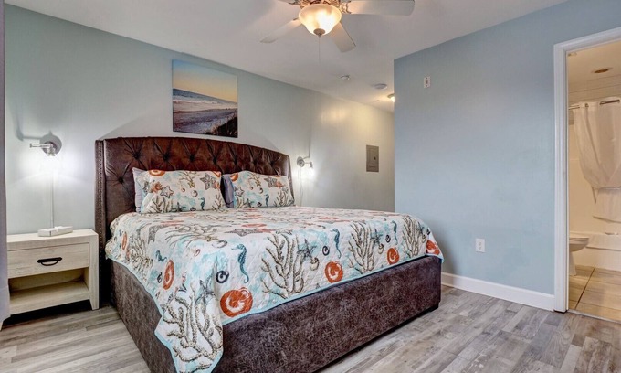 Surf City Hotel | Unit 001 at Tiffany's Motel