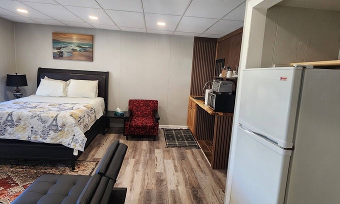 Schenectady Apartment | Unit 5 The most peaceful and quite area of Schenectady downtown