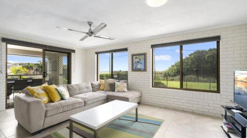 Woorim Apartment | Unit Opposite Beach Pool