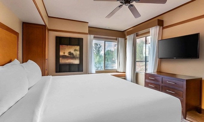 West Sedona Hotel | Unwind and Indulge In Our Oasis! Outdoor Pool, Full Kitchen, Free Parking!