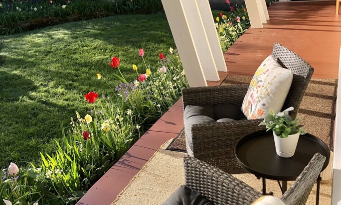 Amazon House | UO 8 blocks, Duck parents home base, USC game open, kitchen, parking, private
