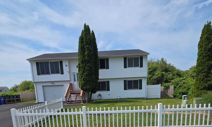 Eastward Look House | Updated Central A/C 6 Bd Rm 3 ba Home Sleeps 12 Scarborough Beach walking dist.