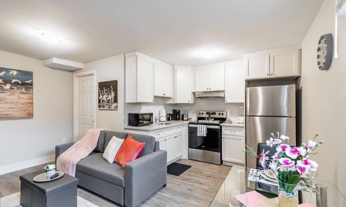 Central Hamilton Apartment | Upscale 1BR - Boutique Apartment - PRIME Location!