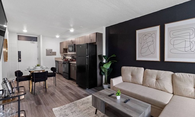 Corryville Apartment | Upscale 2 Bed Suite — Mins to Downtown Cincinnati!