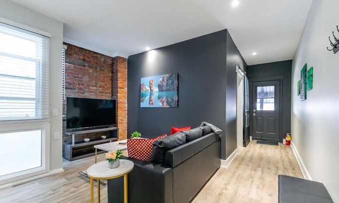 Central Hamilton Apartment | Upscale 2BR Apt - Prime Location with Netflix