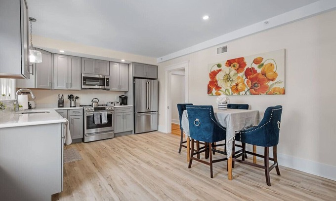 Worcester Apartment | Upscale 4 Bedroom Condo w King Bed Suite