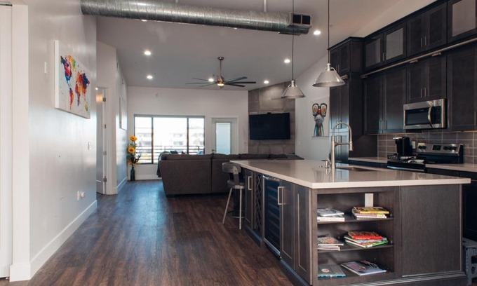 Camelback East Apartment | Upscale Fully Renovated Biltmore Penthouse