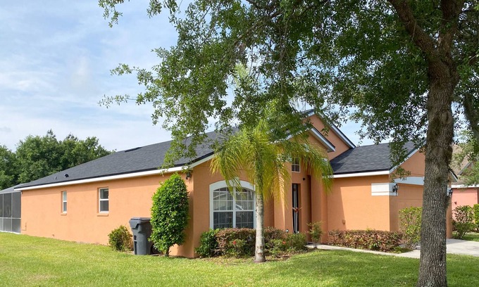 Sandy Ridge House | Upstay - Bungalow w Private Pool Hot Tub Lake View