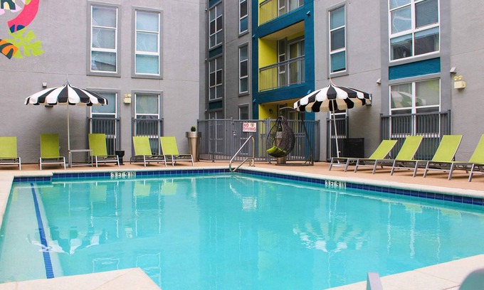 West Campus Apartment | Upstay - Condo With Pool-gym-games-bbq - Walk to Uoft