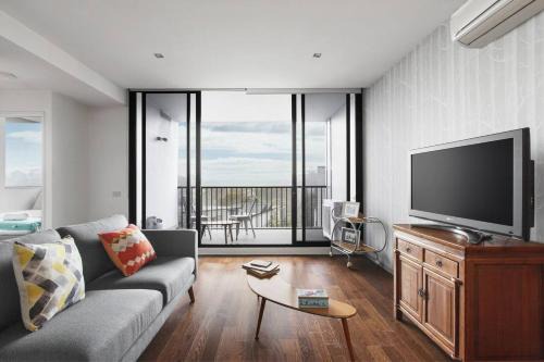 Richmond North Apartment | Urban Oasis in the Heart of Richmond Cultural Hub