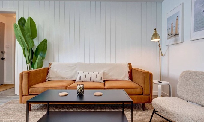 Dartmouth House | Urban Oasis - tranquil, relaxing backyard & garden