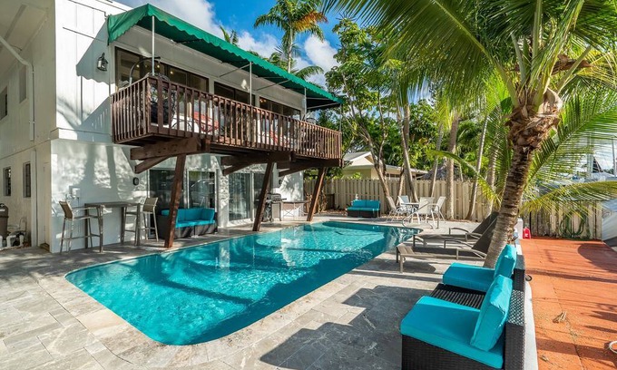 Hendricks and Venice Isles Hotel | PRIVATE OASIS 3 BEDROOM-2 BATH FOR 6 GUESTS