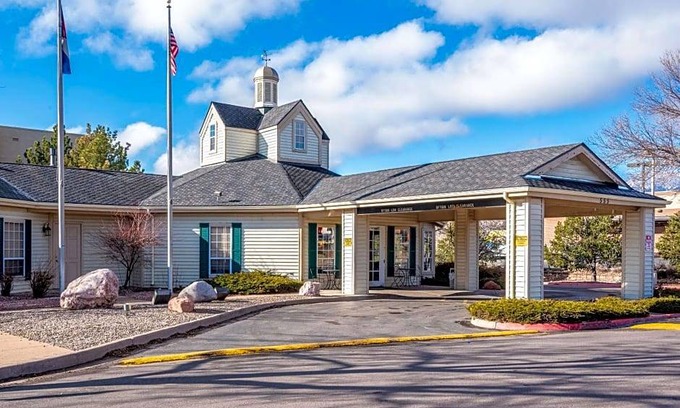West Colorado Springs Hotel | 2-Star Hotel ∙ Quality Inn & Suites Garden Of The Gods