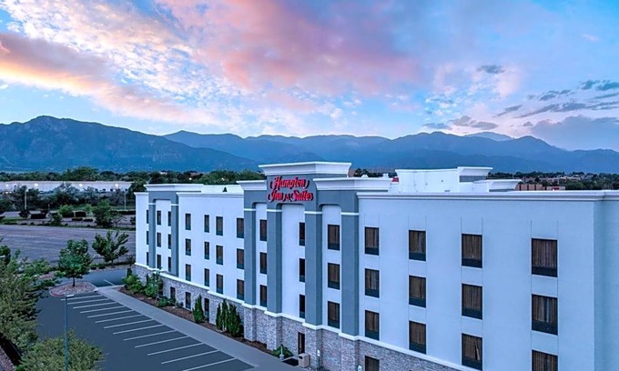 Southwest Colorado Springs Hotel | 2-Star Hotel ∙ Hampton Inn & Suites Colorado Springs/I-25 South