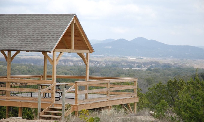 Utopia House | Utopia Family Home w/Mountain Viewing Deck!