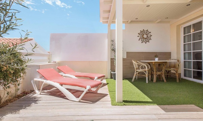 Caleta de Fuste Apartment | Vacation 'Caleta Beach Deluxe' with Shared Pool, Private Terrace and Wi-Fi