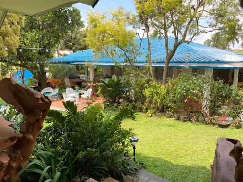 Buck Estate House | Vacation Garden Home with kiddie pool, central aircon, Netflix, billiards, table tennis and karaoke