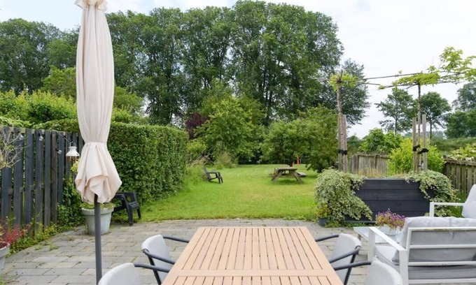 Enkhuizen Apartment | Vacation home Aan de Veste, located in the center of Enkhuizen