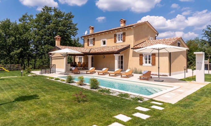 Bazgalji House | Vacation home Lucija by Interhome
