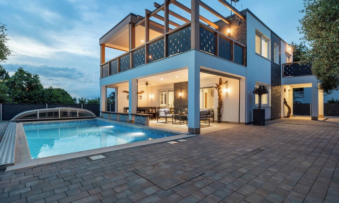 Milcetici Villa | Vacation home with pool and sea view