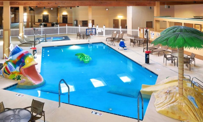 Casper House | Vacation Is Calling! 2 Classic Units, Indoor Pool, Walk to Casper Planetarium