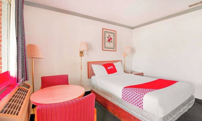 Durham Hotel | Value Room Just 10 Minutes to Duke University + Free Parking