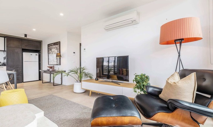 Abbotsford Condo | VAQUAY Belladonna In Abbotsford | Yarra River Splendour In Urban Getaway