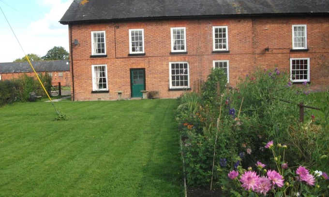 Guilsfield House | Varchoel Hall Guilsfield