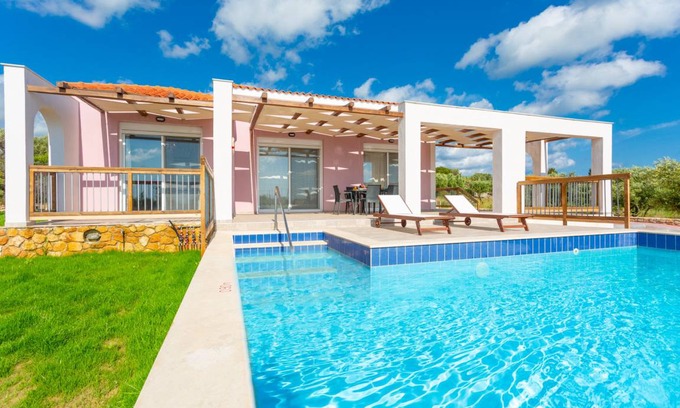 Paliki Villa | Vatsa Beach Villa: Large Private Pool, Walk to Beach, Sea Views, A/C, WiFi