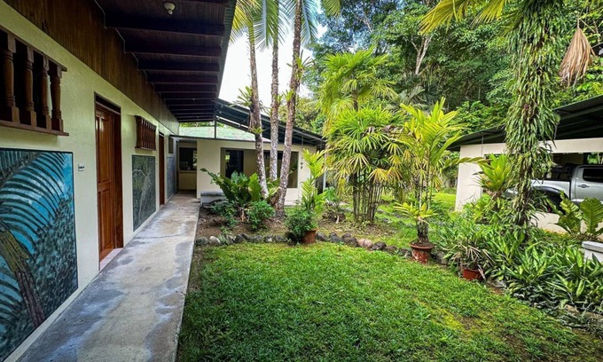 Puerto Jimenez Hotel | Ventanas en Corcovado